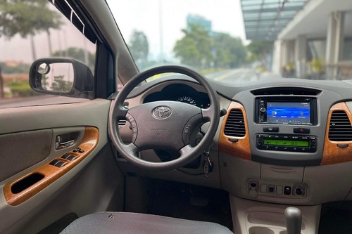 Old 2011 Toyota Innova 2.5L G AT