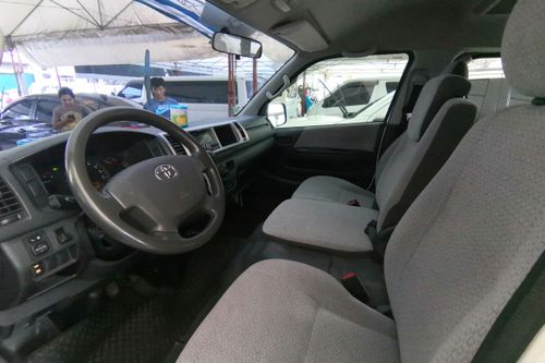 Used 2015 Toyota Hiace 2.5 GL Grandia AT