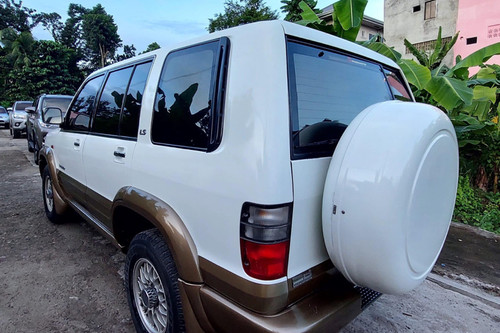 Old 2001 Isuzu Trooper 3.0 AT RWD