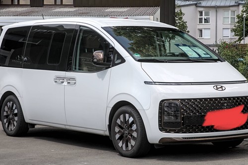 Second hand 2022 Hyundai Staria 2.2 CRDi Premium+ 8AT AWD 7-seater 