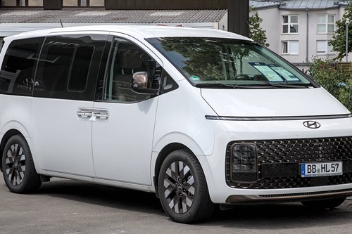 Second hand 2022 Hyundai Staria 2.2 CRDi Premium+ 8AT AWD 7-seater 