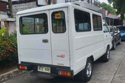 Old 2017 Mitsubishi L300 2.5L FB Deluxe MT