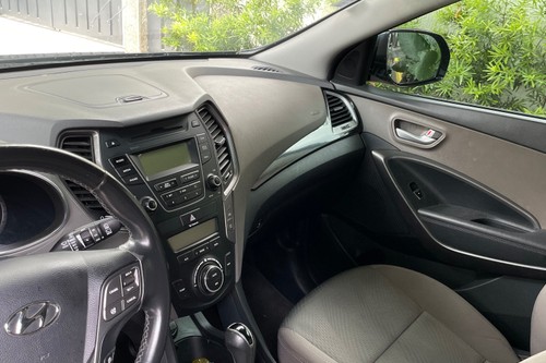Second hand 2015 Hyundai Santa Fe 2.2L GLS AT 