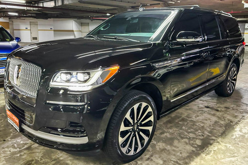 Old 2023 Lincoln Navigator 5.4L