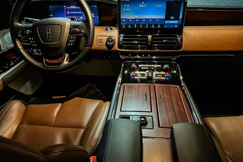 Second hand 2023 Lincoln Navigator 5.4L 