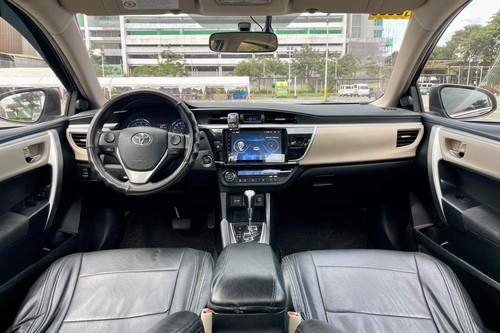 Second hand 2015 Toyota Corolla Altis 1.6 V AT 