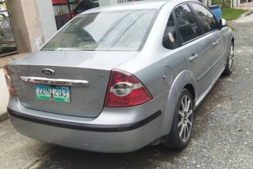 Second hand 2005 Ford Focus Sedan 1.8L Ghia AT 