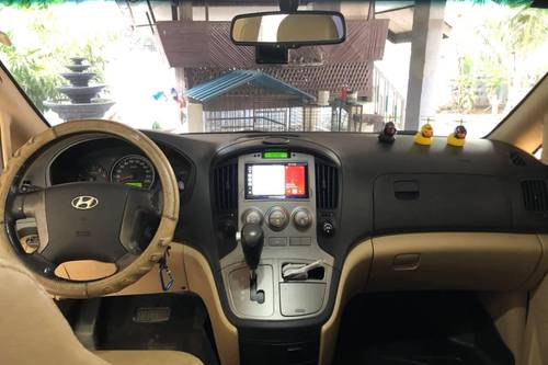 Second hand 2011 Hyundai Grand Starex 2.5L Gold CRDi AT 