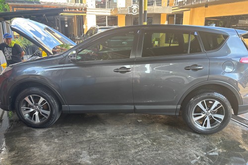 Old 2016 Toyota RAV 4 2.5L Active AT