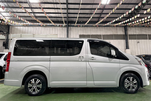 Old 2020 Toyota Hiace 3.0 GL Grandia MT