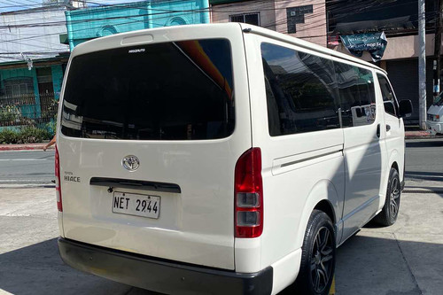 Second hand 2021 Toyota Hiace 3.0L Commuter MT 