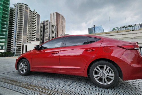 Second hand 2019 Hyundai Elantra 1.6 GL 