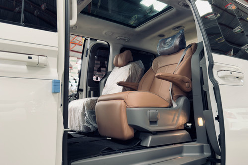 Used 2024 Hyundai Staria 2.2 CRDi Premium+ 8AT AWD 7-seater