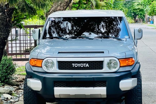 Second hand 2020 Toyota FJ Cruiser 4.0L V6 