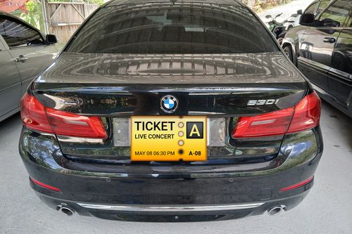 Old 2020 BMW 5 Series Sedan 530i