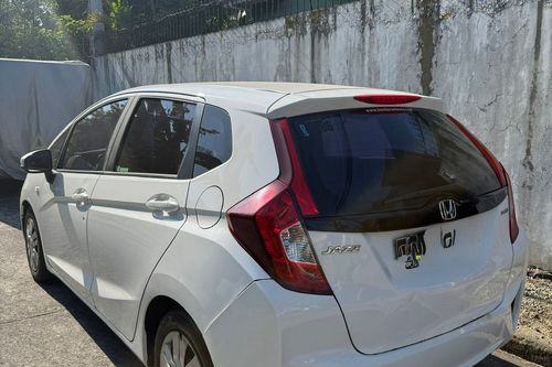 Second hand 2016 Honda Jazz 1.5 V MT 