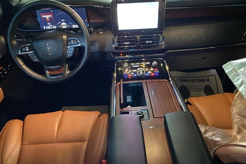 Old 2020 Lincoln Navigator Reserve