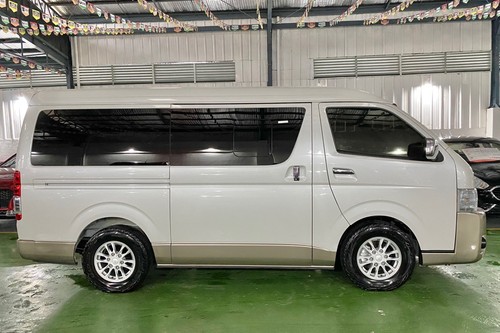 Old 2017 Toyota Hiace 3.0 Super Grandia AT