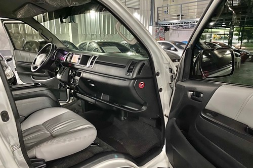 Used 2017 Toyota Hiace 3.0 Super Grandia AT