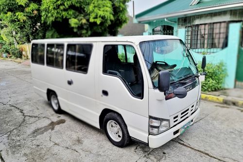 2nd Hand 2011 Isuzu I-Van 2.8L MT