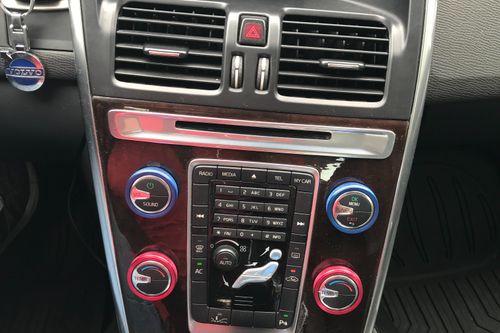 Old 2011 Volvo XC60 T6 AT