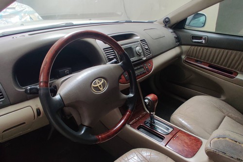 Second hand 2004 Toyota Camry 2.4L G 