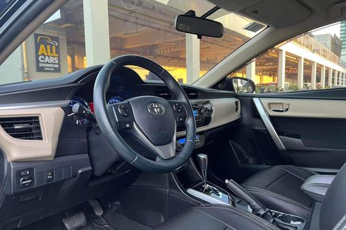 Second hand 2015 Toyota Corolla Altis 1.6 V AT 