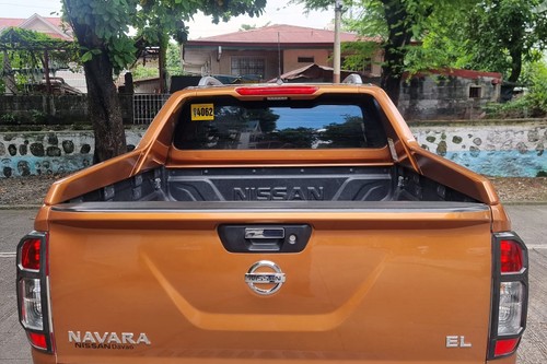 Old 2017 Nissan NP300 Navara 2.5L 4x2 EL 7AT Calibre