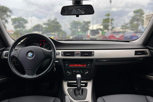 Used 2012 BMW 318i 2.0L RWD AT