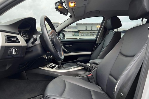 Used 2012 BMW 318i 2.0L RWD AT