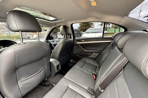 Used 2018 Volkswagen Lavida 230 TSI DSG SE