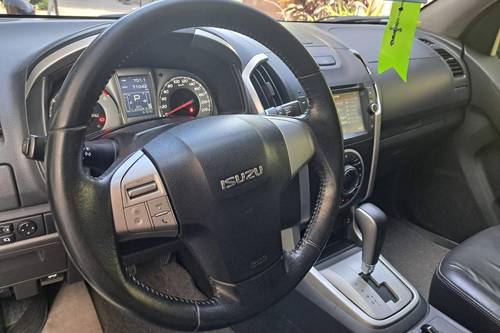 Old 2015 Isuzu mu-X RZ4E LS-A 4x2 AT