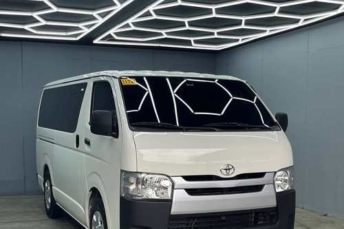 Second hand 2022 Toyota Hiace 3.0L Commuter MT 