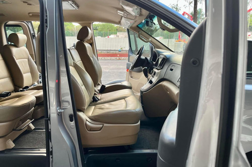Used 2019 Hyundai Grand Starex 2.5L Gold CRDi AT