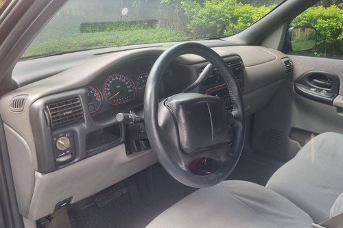 Old 2002 Chevrolet Venture 3.0 AT