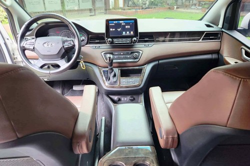 2nd Hand 2019 Hyundai Grand Starex 2.5 CRDi GLS 5AT Urban