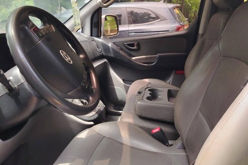 Old 2013 Hyundai Grand Starex 2.5 CVX