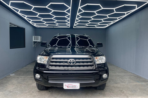 Second hand 2015 Toyota Sequoia 5.7L AT 