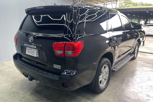 Old 2015 Toyota Sequoia 5.7L AT