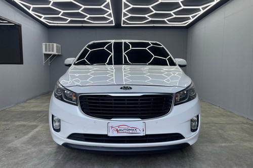 Second hand 2016 Kia Carnival EX 