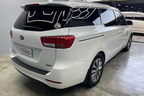 Old 2016 Kia Carnival EX