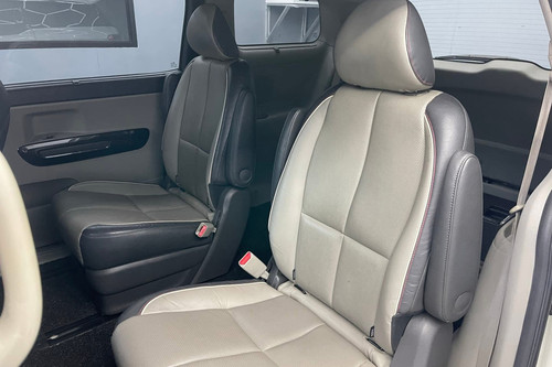 Second hand 2016 Kia Carnival EX 