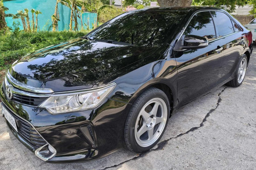 Old 2019 Toyota Camry 2.5V