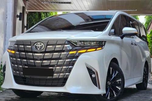 Second hand 2024 Toyota Alphard 2.5 HEV CVT 