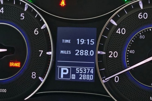 Second hand 2011 Nissan Patrol Royale 5.6 V8 4x4 AT 