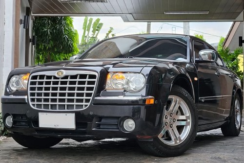 Second hand 2011 Chrysler 300C 3.5L AT 