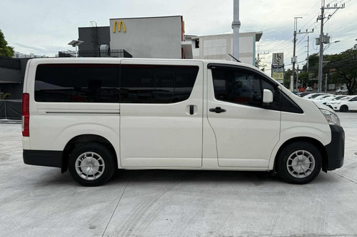 Old 2025 Toyota Hiace Commuter Deluxe