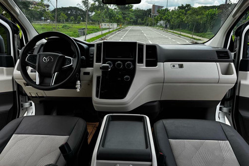 Old 2020 Toyota Hiace GL Grandia Tourer A/T