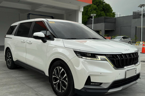 Second hand 2022 Kia Carnival EX 