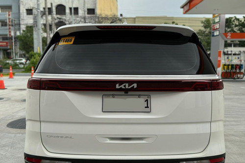 Second hand 2022 Kia Carnival EX 